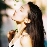 微信头像女小清新，简约好看的小清新微信女生头像