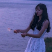 紫色背景头像女生，女生头像唯美梦幻紫色