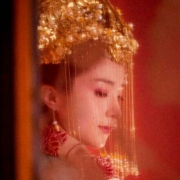 古风红嫁衣女生头像，红色唯美古风嫁衣美人头
