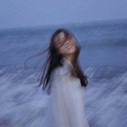 移动的模糊的头像女生，头像女模糊朦胧感