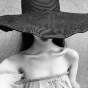 黑白系列头像女生，黑白风格优质女生头像