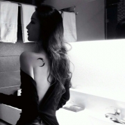 黑白女生头像高冷侧面，侧脸暗黑系头像女高冷