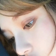 女生头像半张脸露眼睛，只露出半张脸女生图