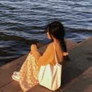 qq女生头像真人背影，女生头像背影真人