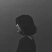 微信头像唯美意境黑白女