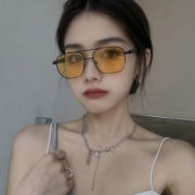 漂亮小姐姐戴眼镜头像，高颜值女生头像真人