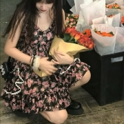 带花女头像，唯美好看的带鲜花女生头像