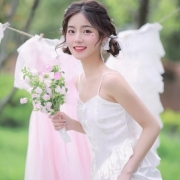 白色清新拿花清纯女生头像图片，头像女花朵唯美小清新单张