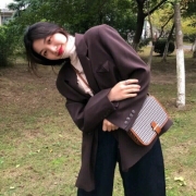 成熟稳重风格的头像女，气质魅力优雅女人头像