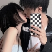 情侣头像超撩的吻，很暧昧的唯美情侣亲吻头像