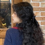 微信头像图片女卷发，唯美长卷发气质美少女头像