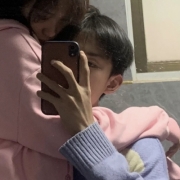 情头一半一张不露脸，情侣头像真人一人一半