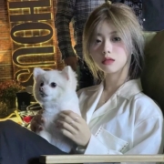 简单利索的头像女，简约风格女生头像