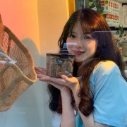 阳光点的头像女生，超好看带阳光金边的温柔女头