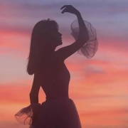 唯美夕阳背景女生头像图片，落日氛围感微信女头