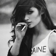 qq头像颓废女生黑白，一场