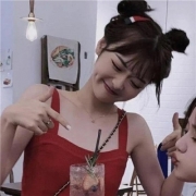 红色衣服微信头像女生，红色带来好运微信头像