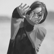 2026唯美黑白女生头像，最近特别火的黑白头像女