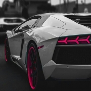 超酷超燃开车车尾头像图片，炫酷拉风超跑汽车头像