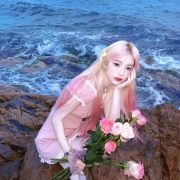 海边拿花神仙女生头像图片，超好看仙气女生头像