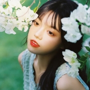 伤感心痛红唇女生头像图