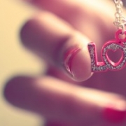 qq情侣头像两张拼接，爱意汹涌