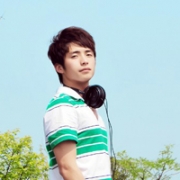 真人头像男生阳光小清新