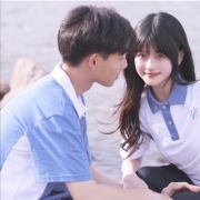 适合00后学生用的情侣头像， 00后情头最火一人一半