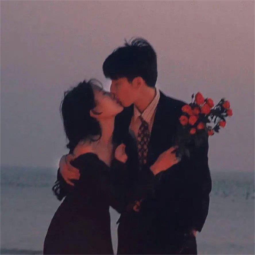 好看又不俗气的全面屏情侣壁纸  唯美情侣头像壁纸